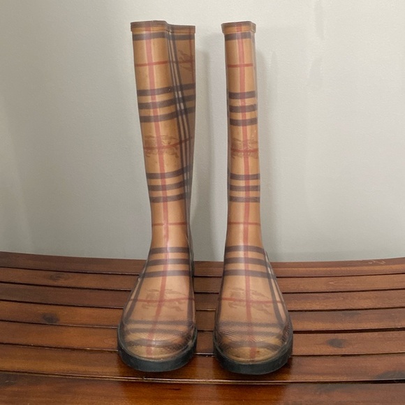 Burberry rain boots - Picture 2 of 8